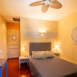 https://le-relais-des-dentelles.fr-provencehotel.com